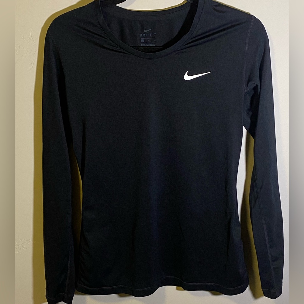 Nike womens longsleeve workout shirt